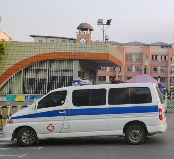 蒙山救护车出租护送骨折病人一公里多少钱